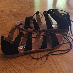 Steve Madden tie sandals size 8.5